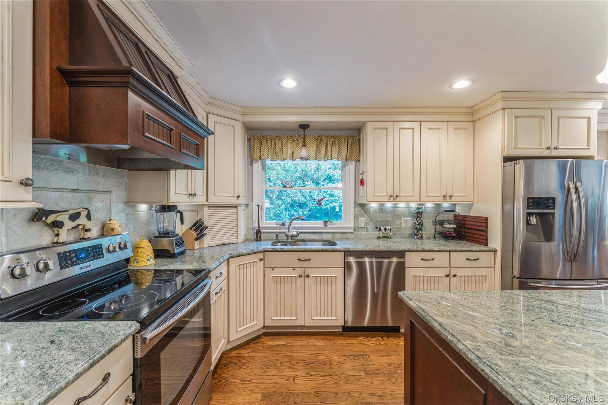 Glen Cove, NY 11542,15 Ridge RD