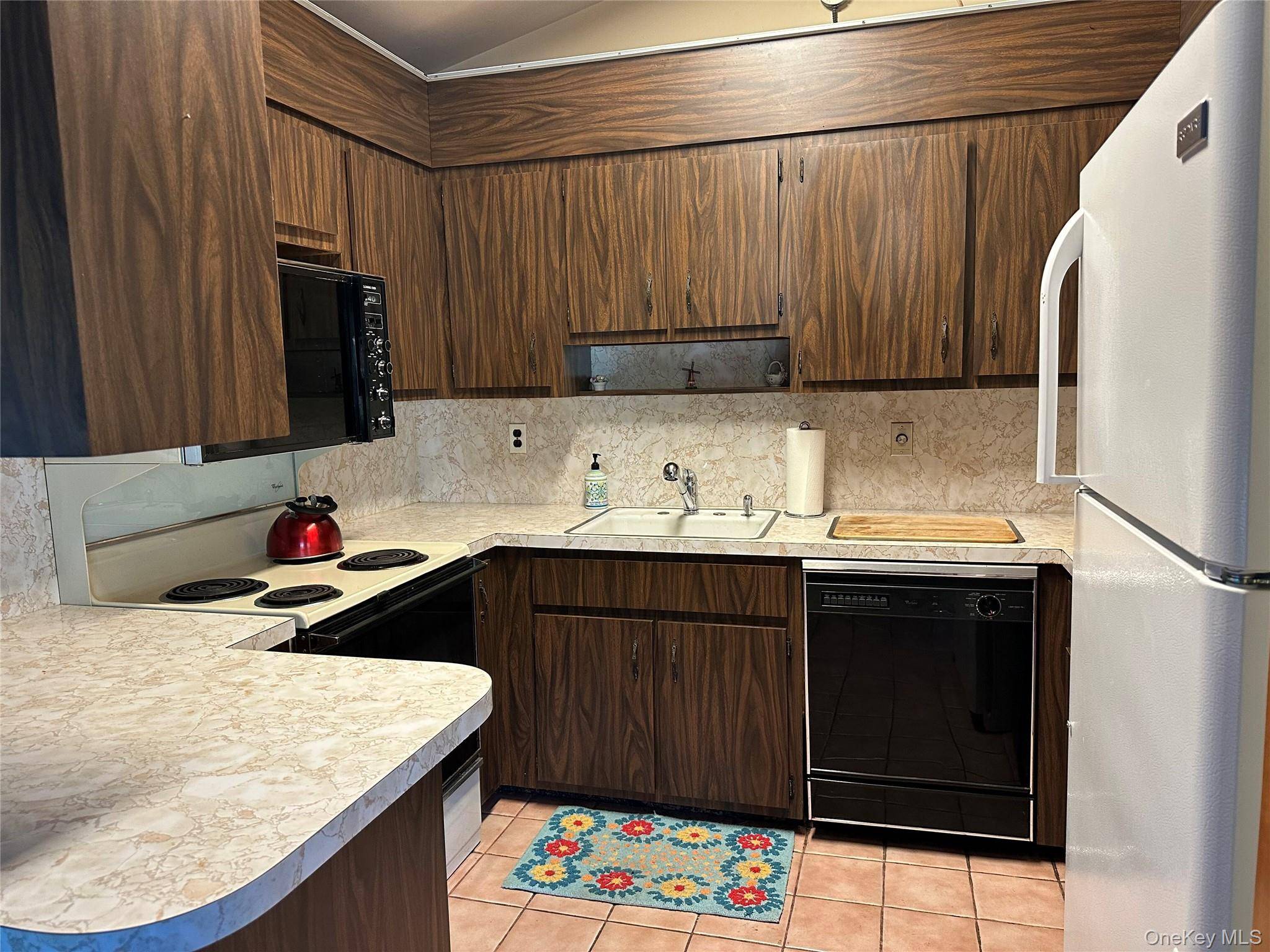 Hampton Bays, NY 11946,14 Fairview RD