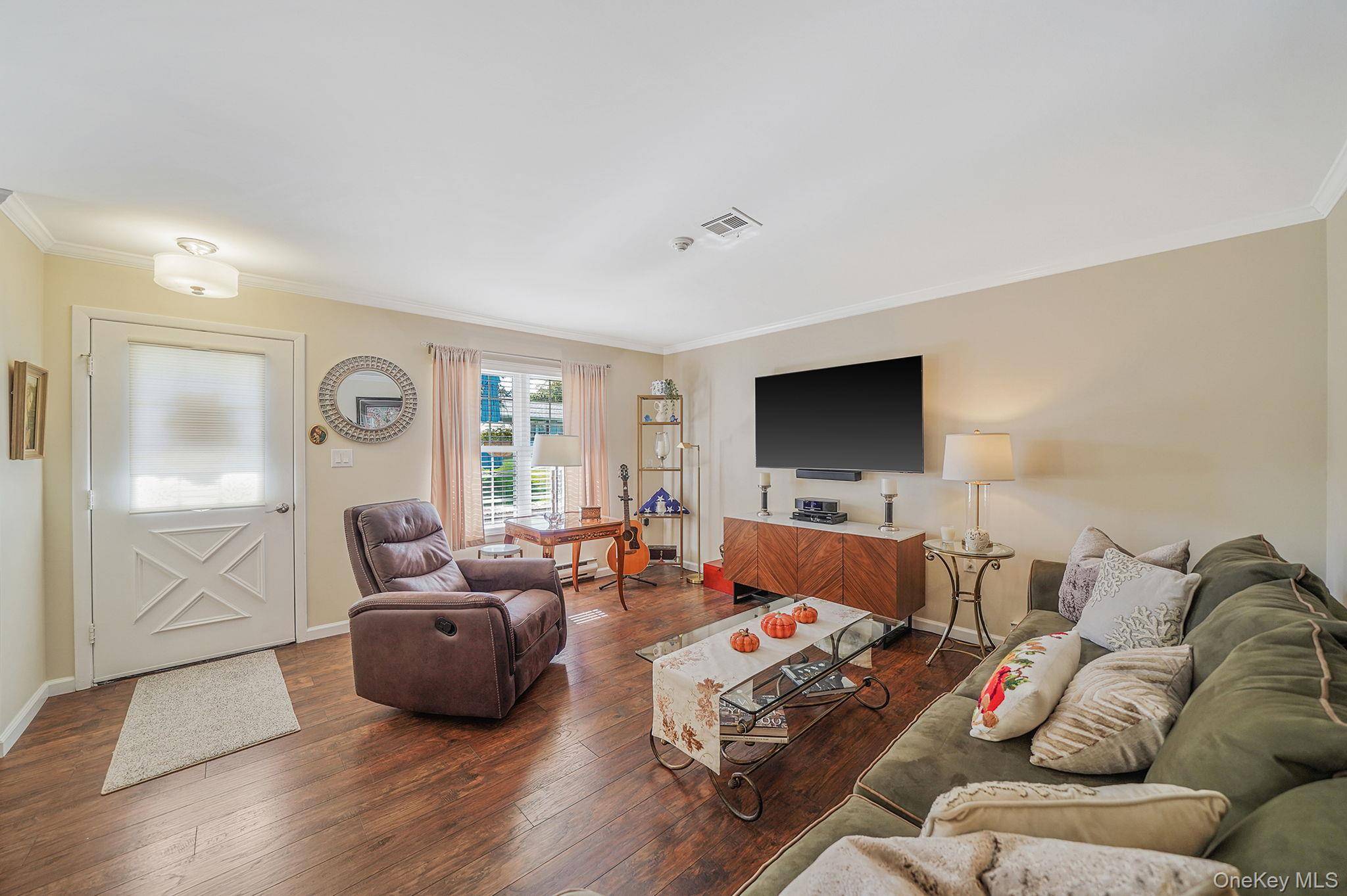 Ridge, NY 11961,449 Arlington DR #A