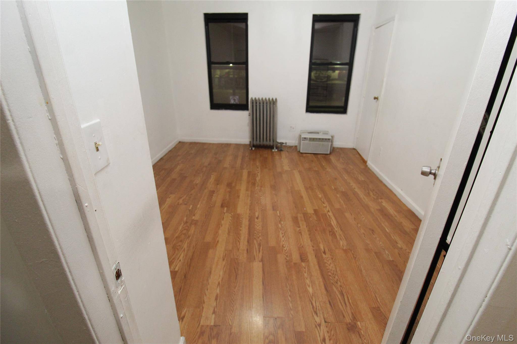 Jamaica, NY 11428,211-77 Jamaica AVE