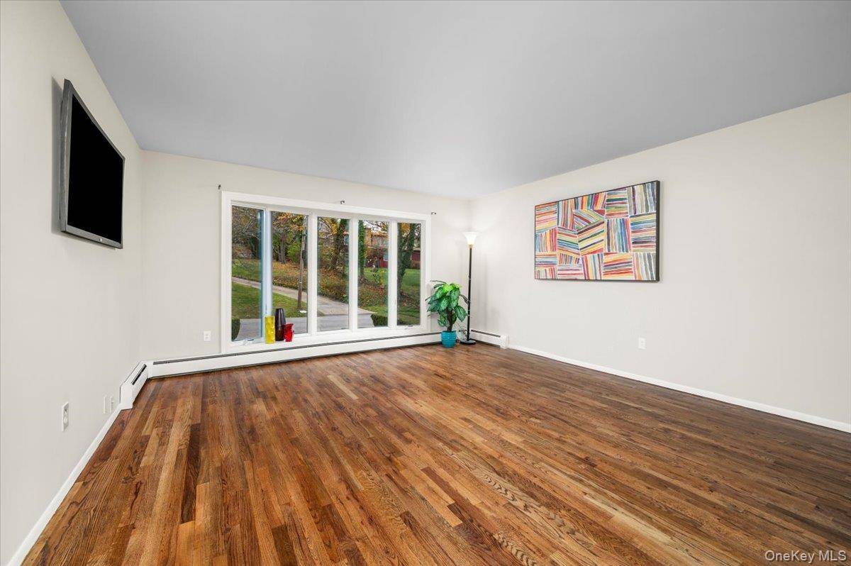 Yonkers, NY 10701,183 Hudson TER