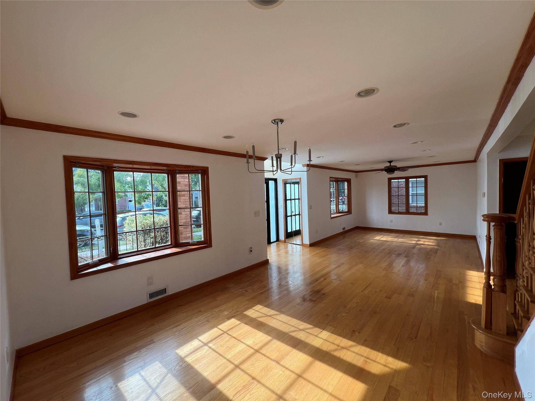 New Hyde Park, NY 11040,7611 270th ST