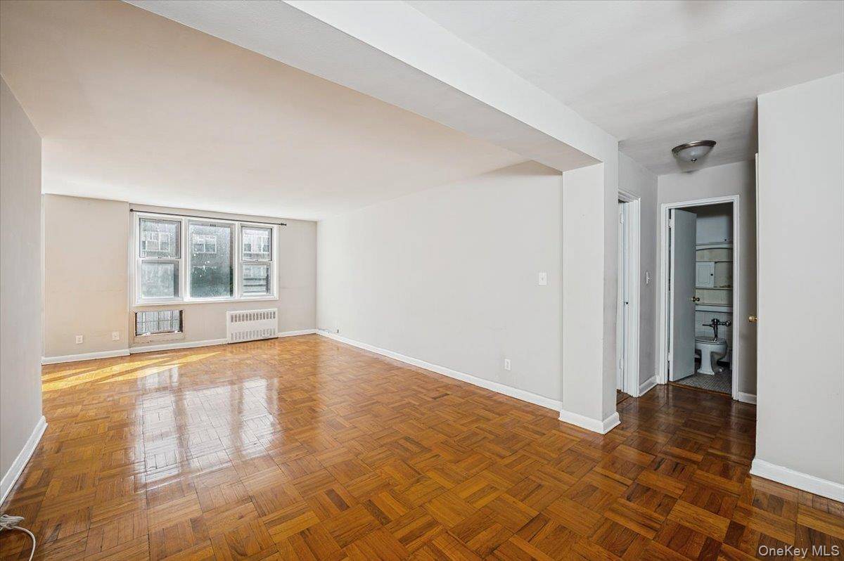 Yonkers, NY 10710,3 Sadore LN #2J