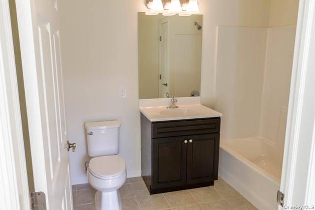 Islip, NY 11751,46 Islip AVE #403
