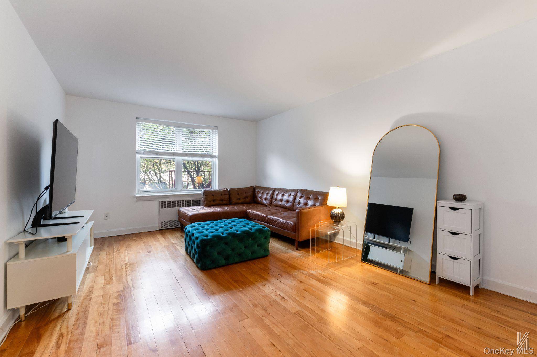 Woodside, NY 11377,39-55 51st ST #3G