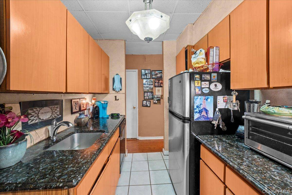 Bronx, NY 10463,3200 Netherland AVE #D