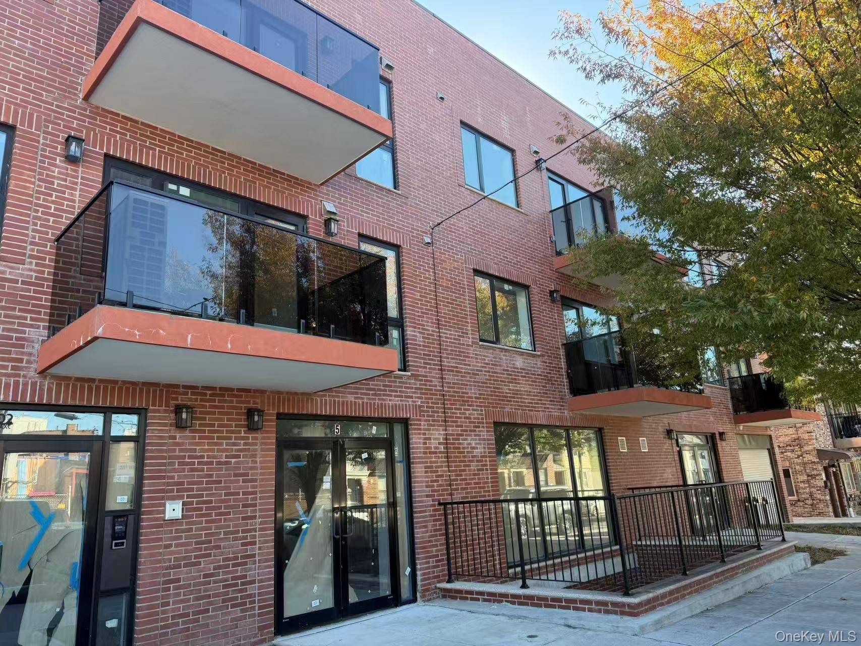 Flushing, NY 11358,165-02 Sanford AVE #208