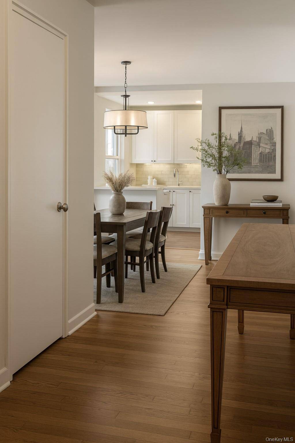 Roslyn Heights, NY 11577,7 Edwards #2G