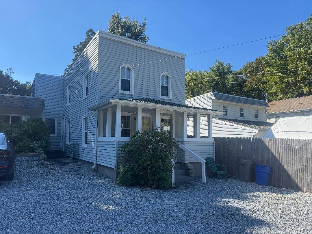 Huntington, NY 11743,725 Park AVE