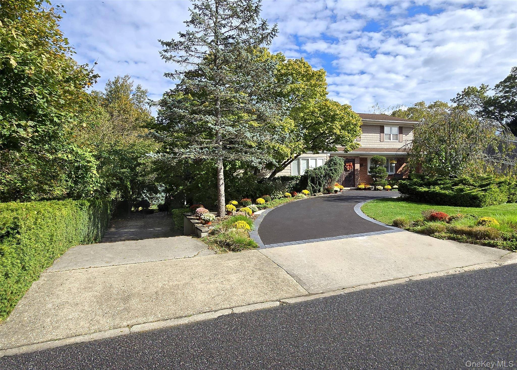 Centereach, NY 11720,7 Royal Oaks DR