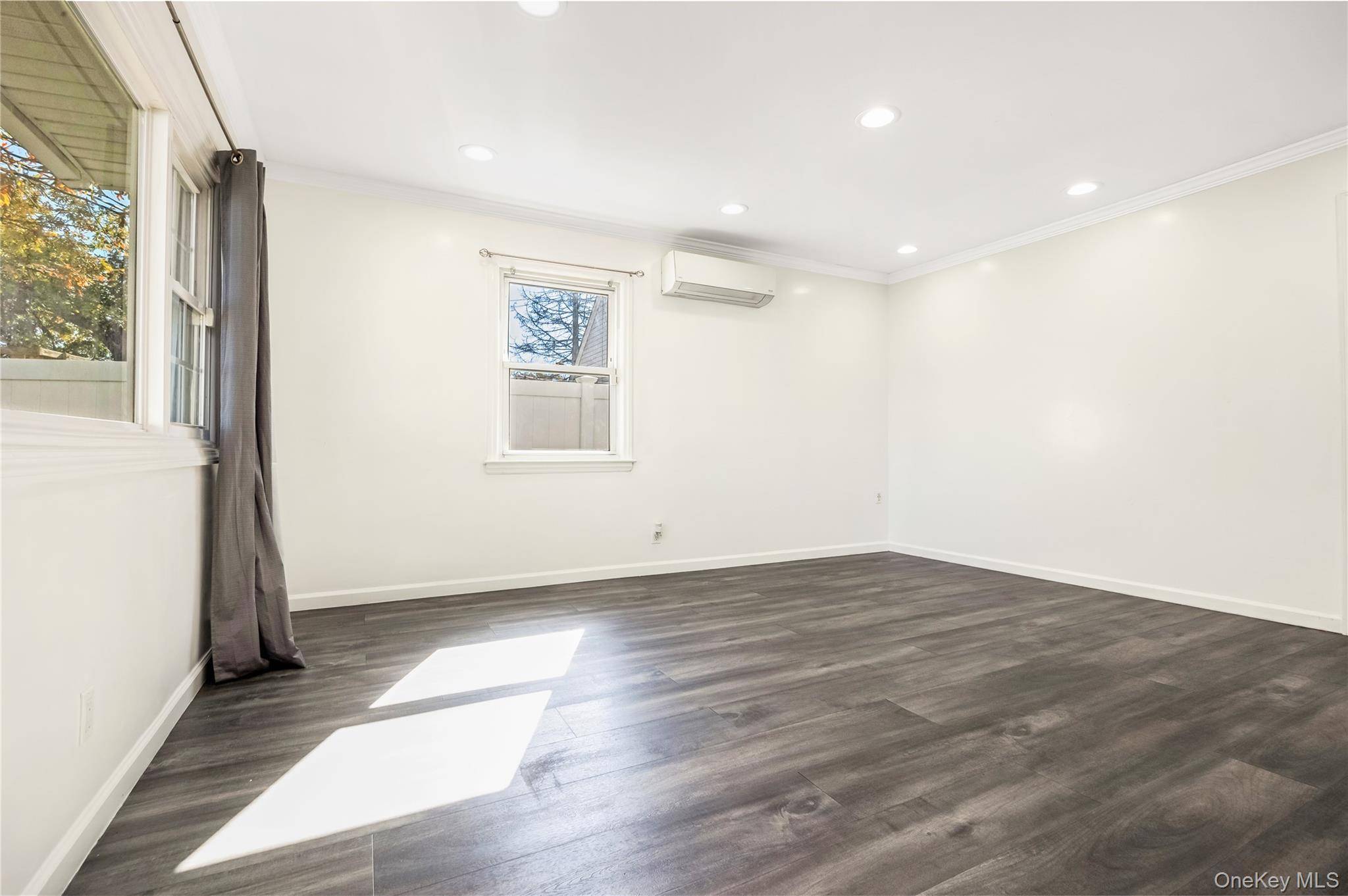 North Babylon, NY 11703,104 Carlls PATH