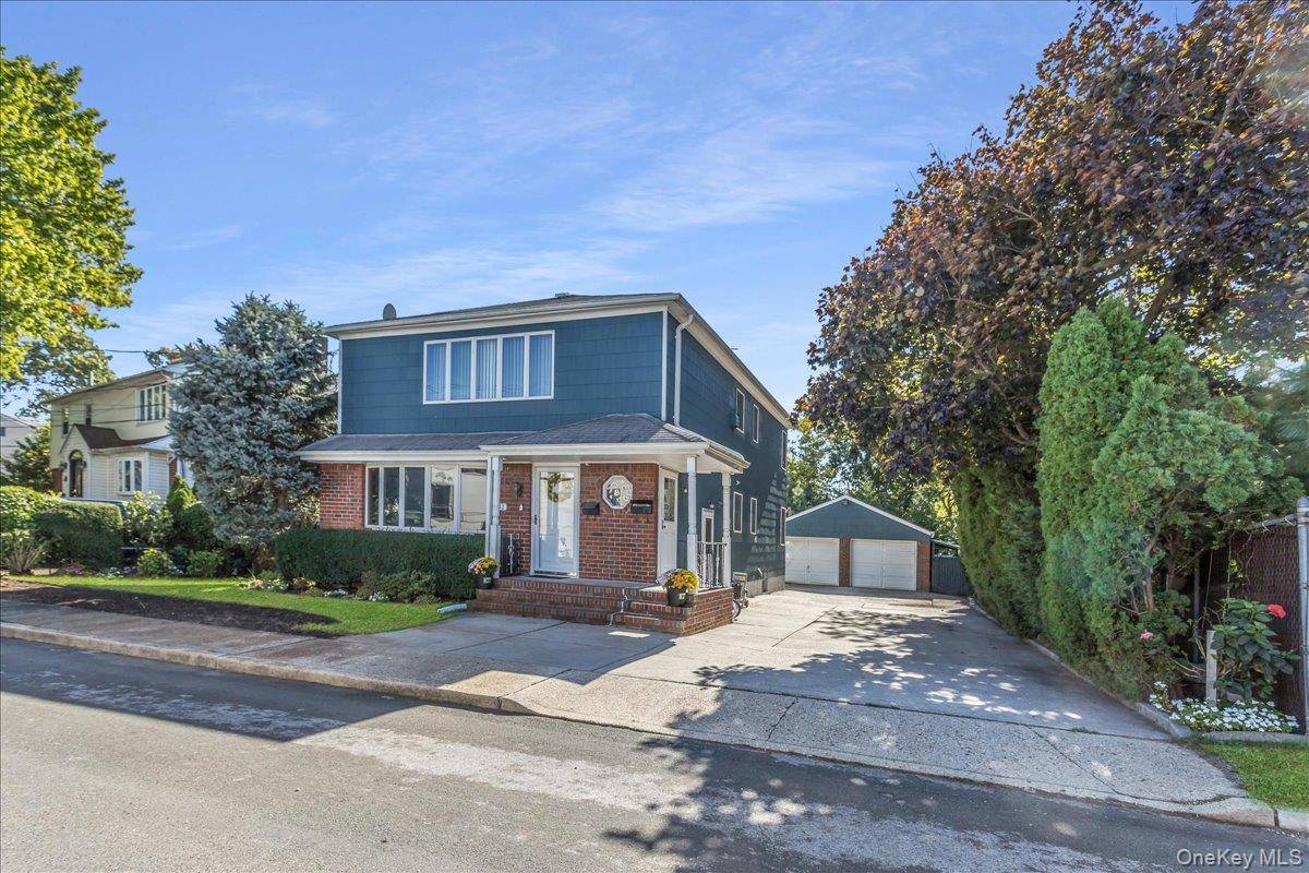 Lynbrook, NY 11563,12 Roxy PL