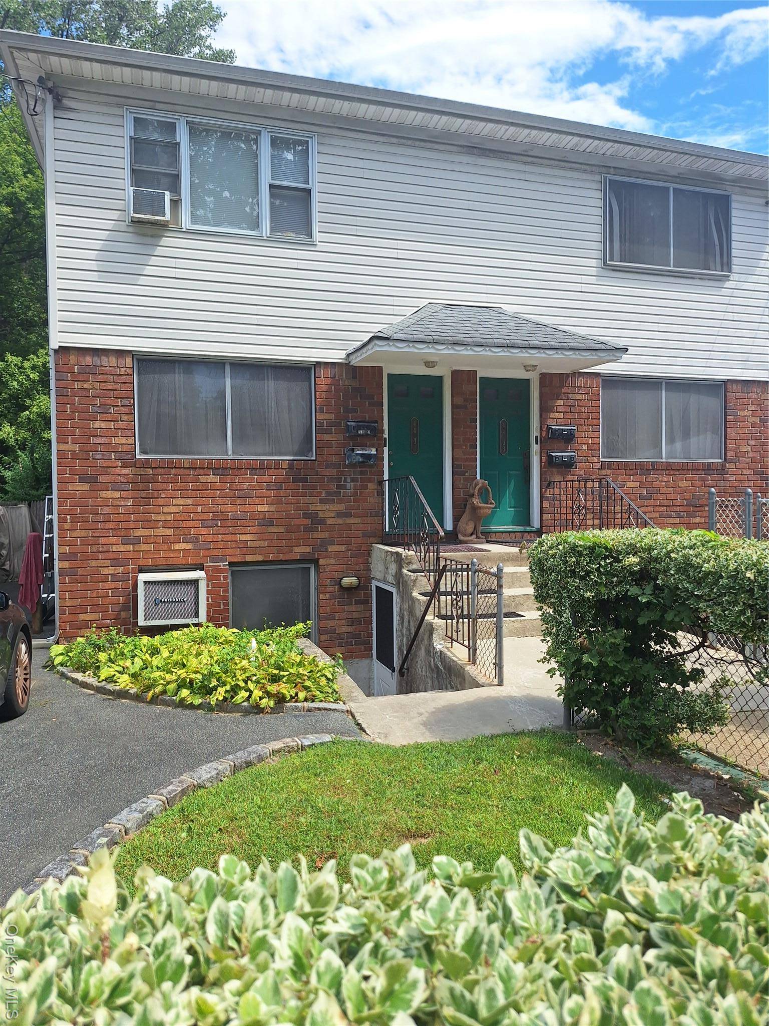 Little Neck, NY 11363,44-31/44-33 244 St