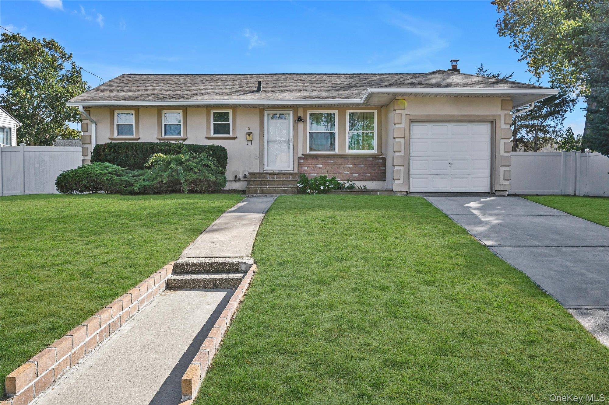 Central Islip, NY 11722,16 E Chestnut ST