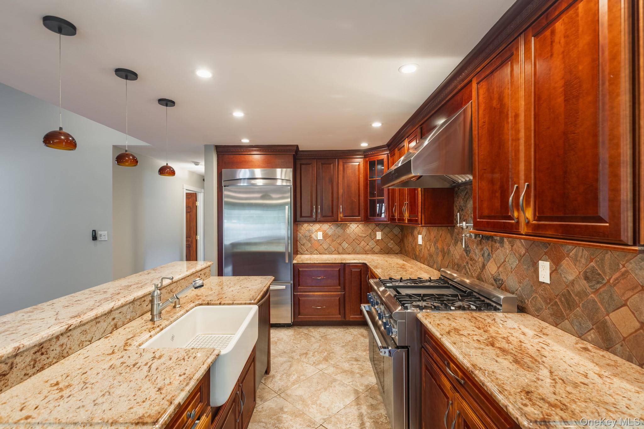 Little Neck, NY 11363,41-16 249th ST