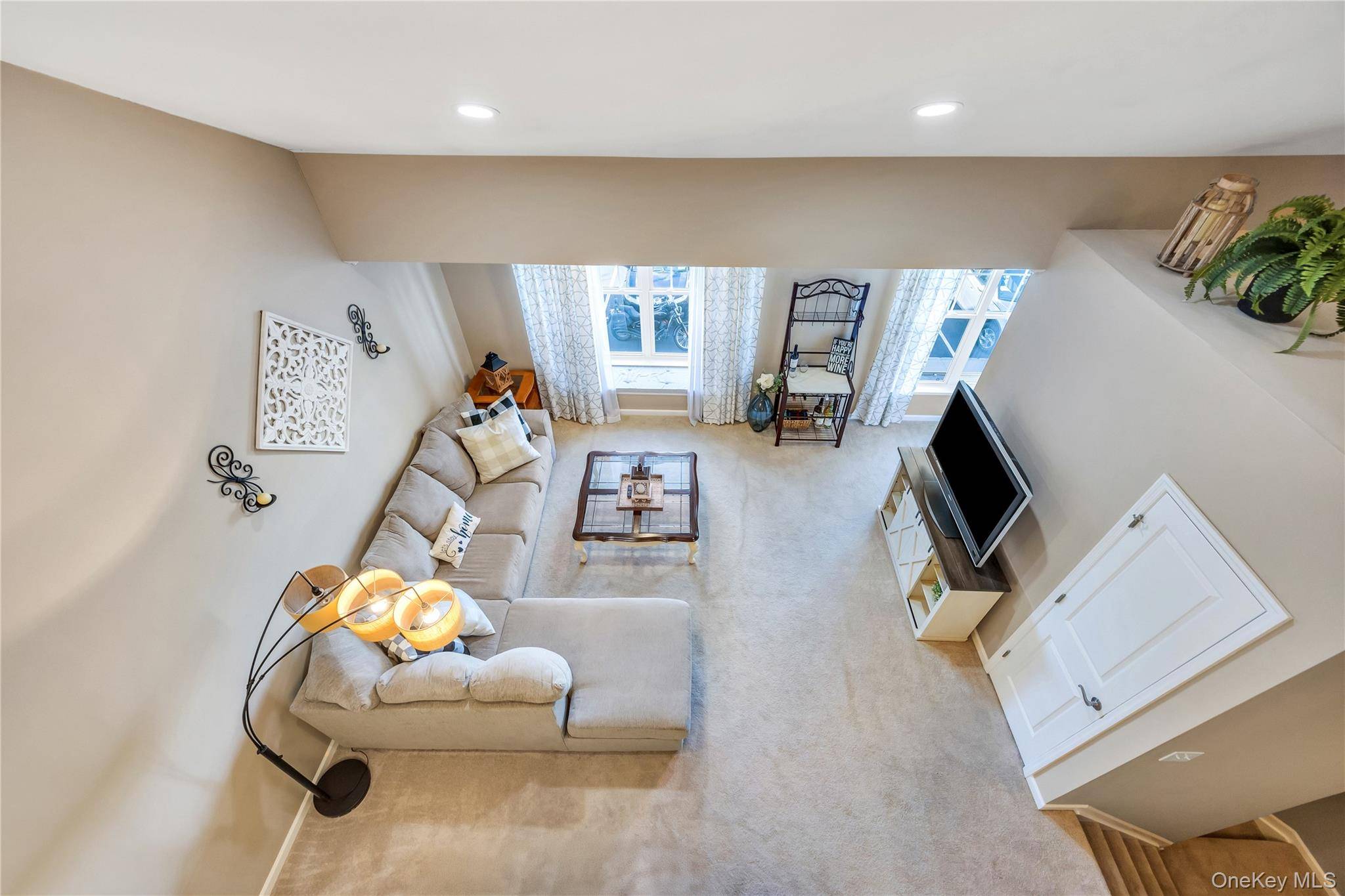 Central Islip, NY 11722,100 Weatherby LN #100