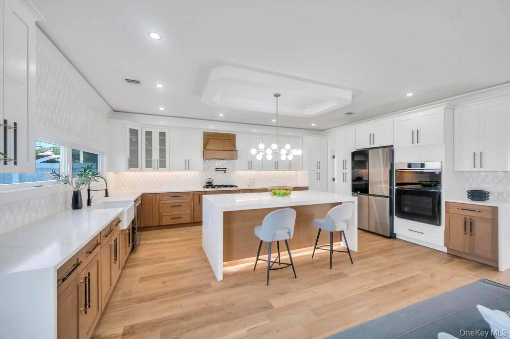 Levittown, NY 11756,22 Chapel LN