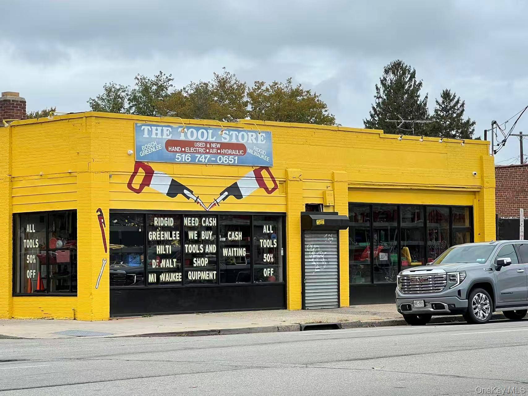 Mineola, NY 11501,490 Jericho TPKE