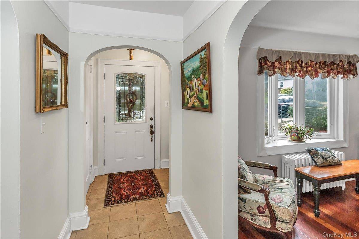 Great Neck, NY 11024,21 Hayden AVE