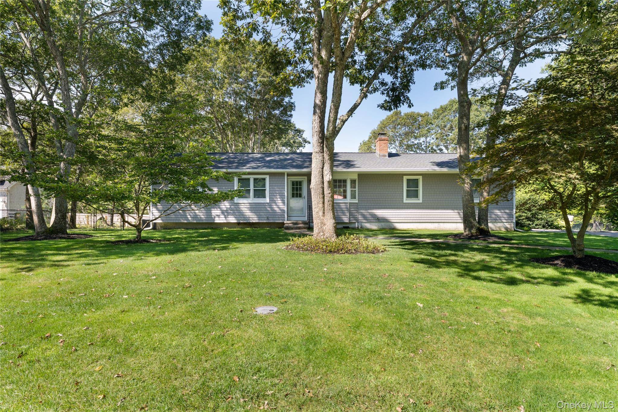 Hampton Bays, NY 11946,8 Foxboro RD