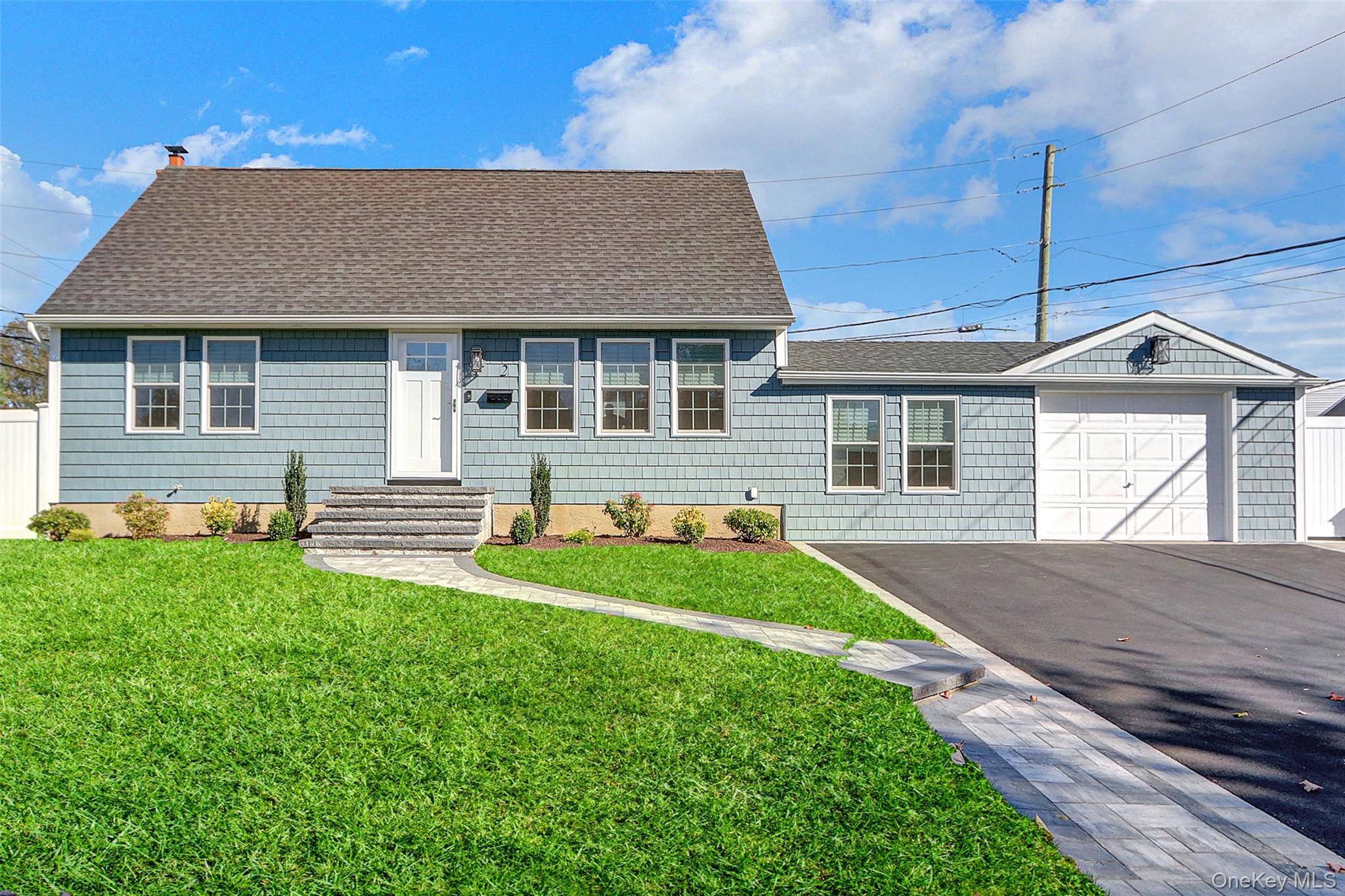 Massapequa, NY 11758,2 Rose DR