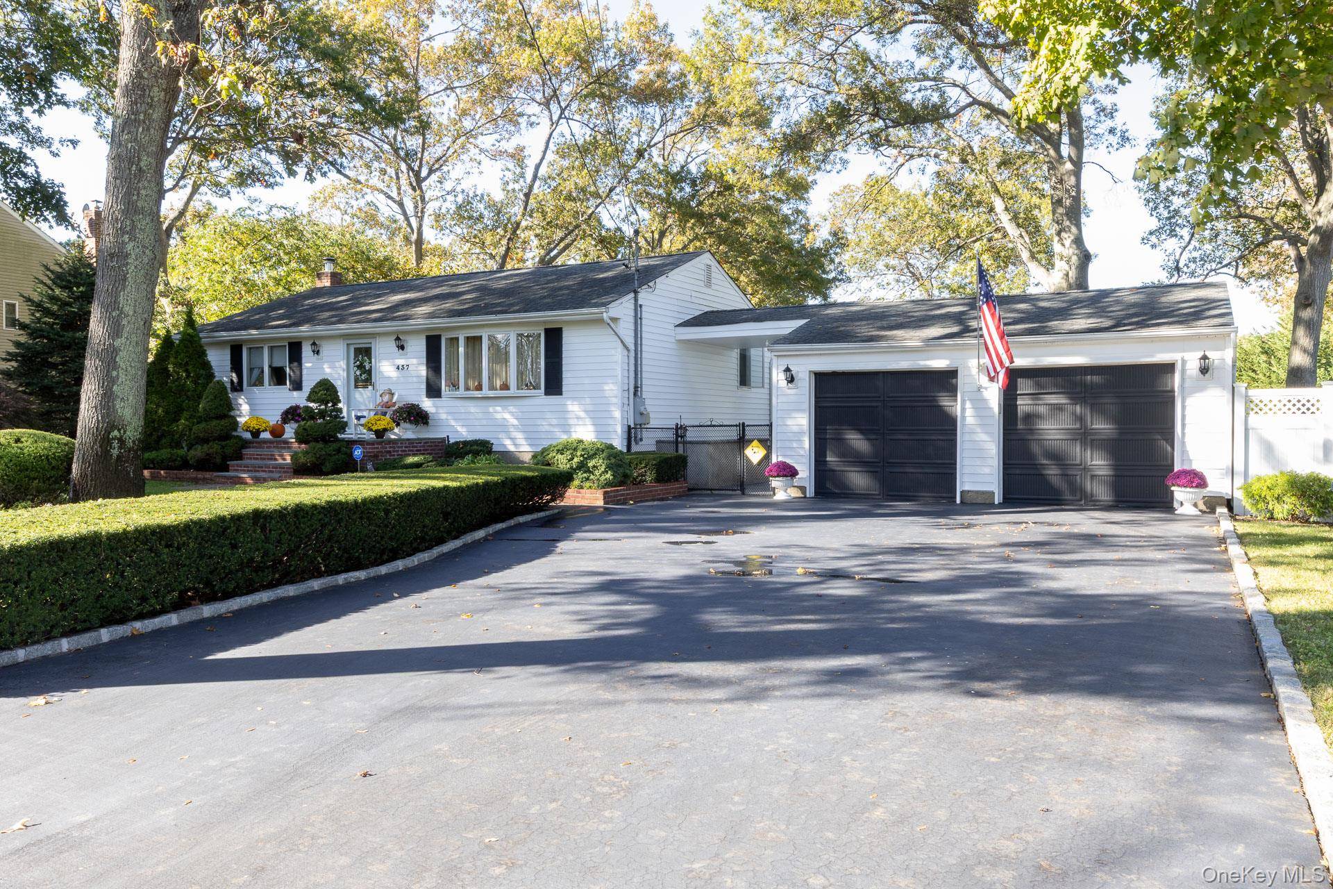 Ronkonkoma, NY 11779,437 Peconic ST