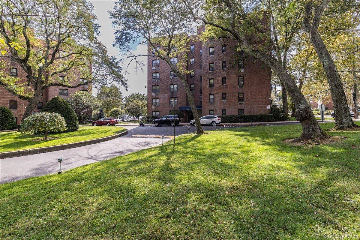 New Rochelle, NY 10805,640 Pelham RD #6C