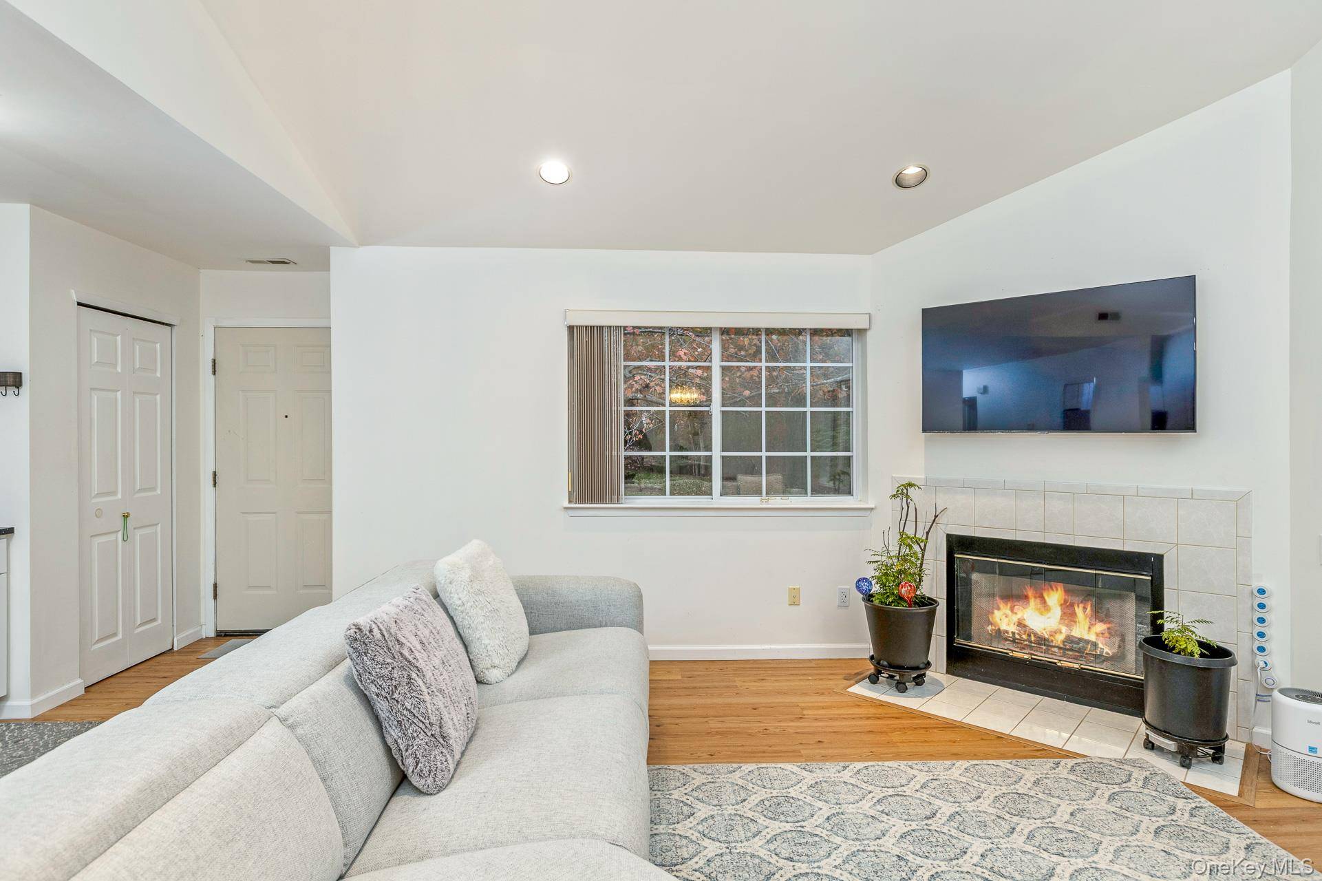 Manorville, NY 11949,349 Colonial CIR