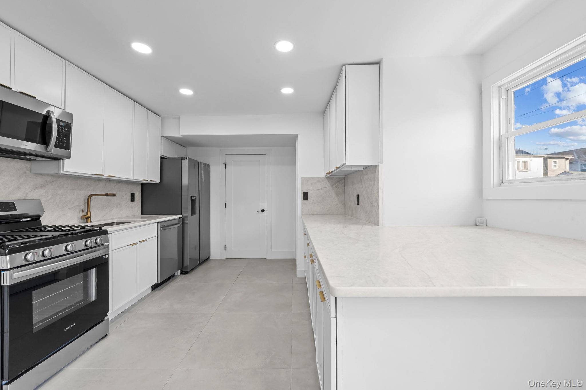 Saint Albans, NY 11412,117-31 202 ST