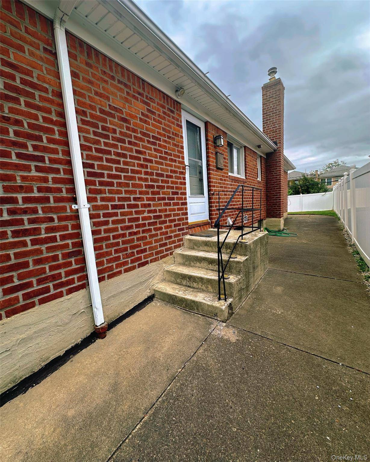 Whitestone, NY 11357,166-27 16th AVE