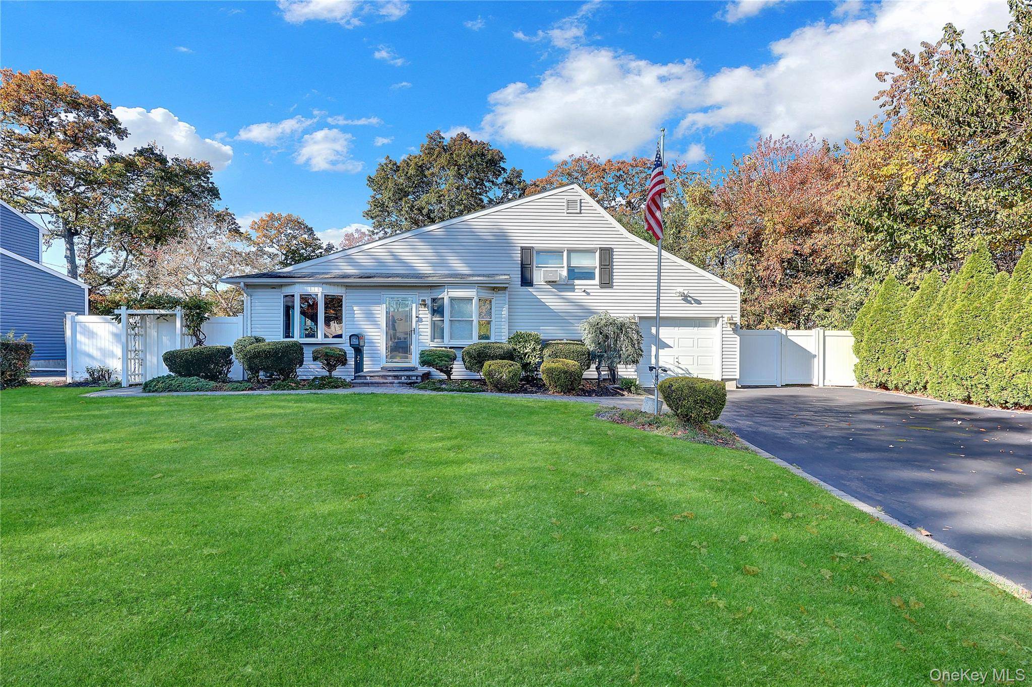 Smithtown, NY 11787,2 Fawn PL