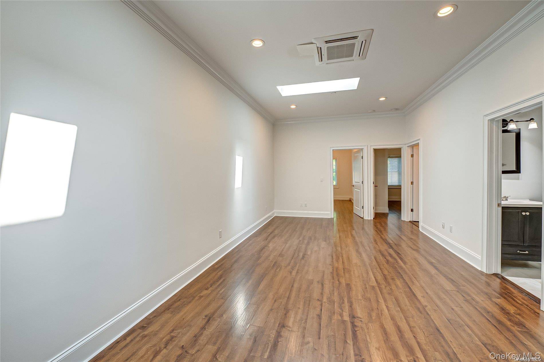 Huntington, NY 11743,50 Stewart AVE #3A