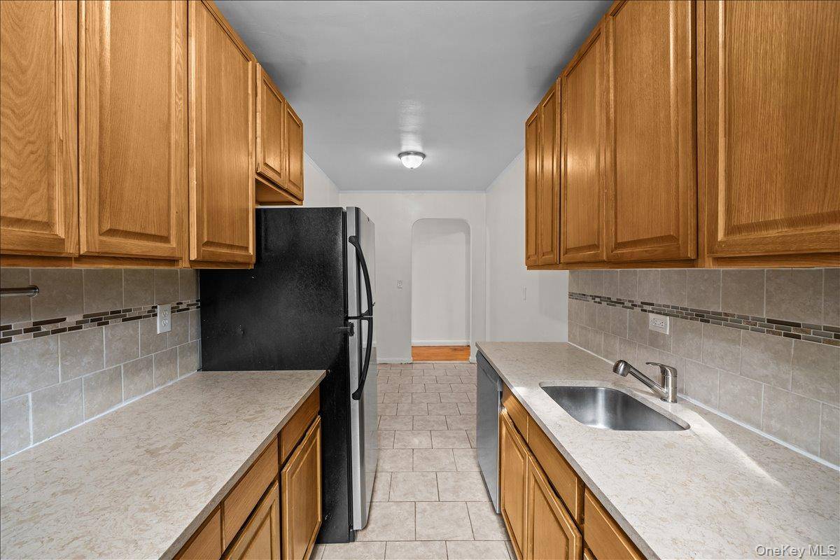 Bronx, NY 10463,3015 Riverdale AVE #1J