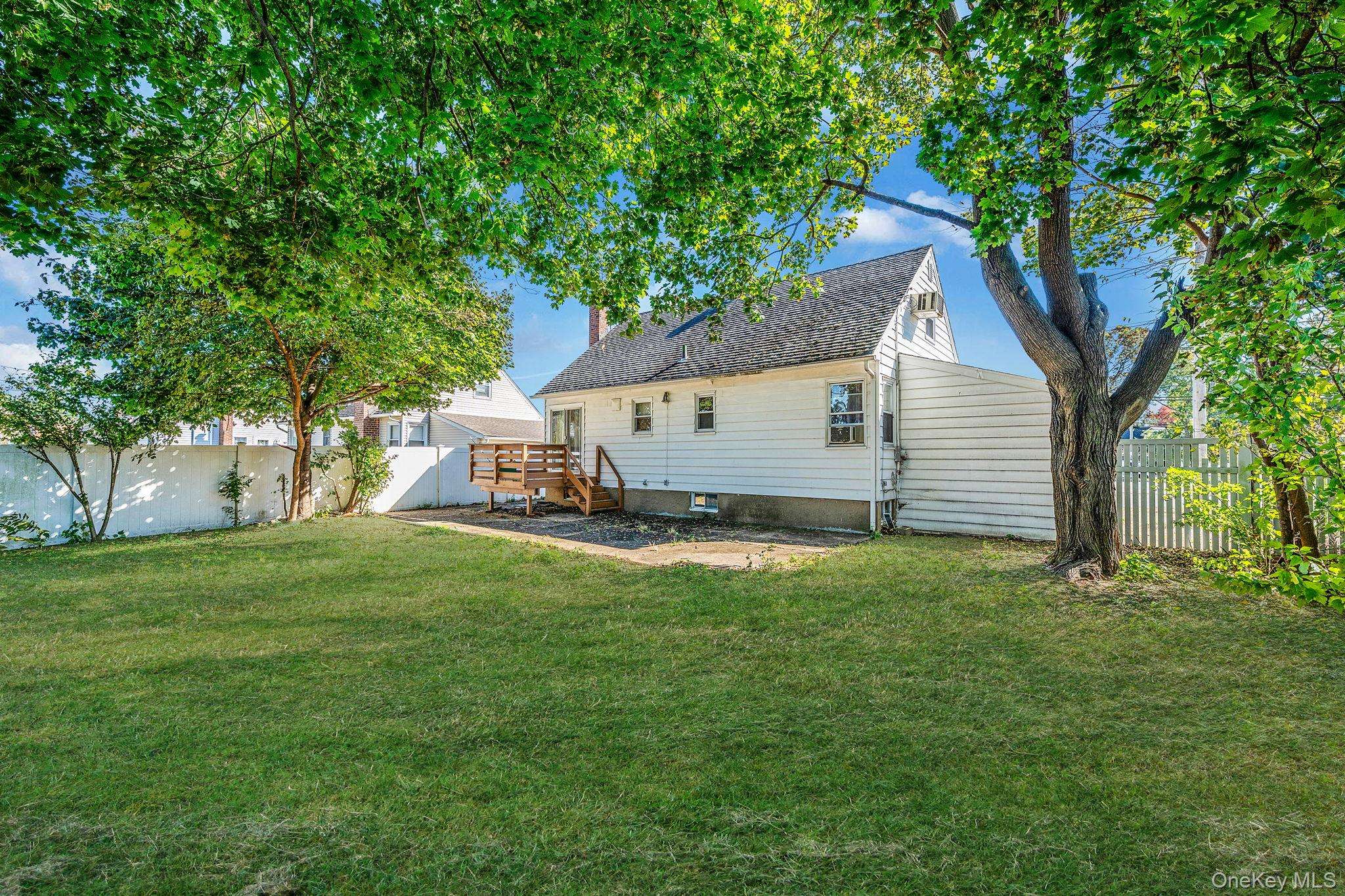 East Meadow, NY 11554,2001 N Jerusalem RD