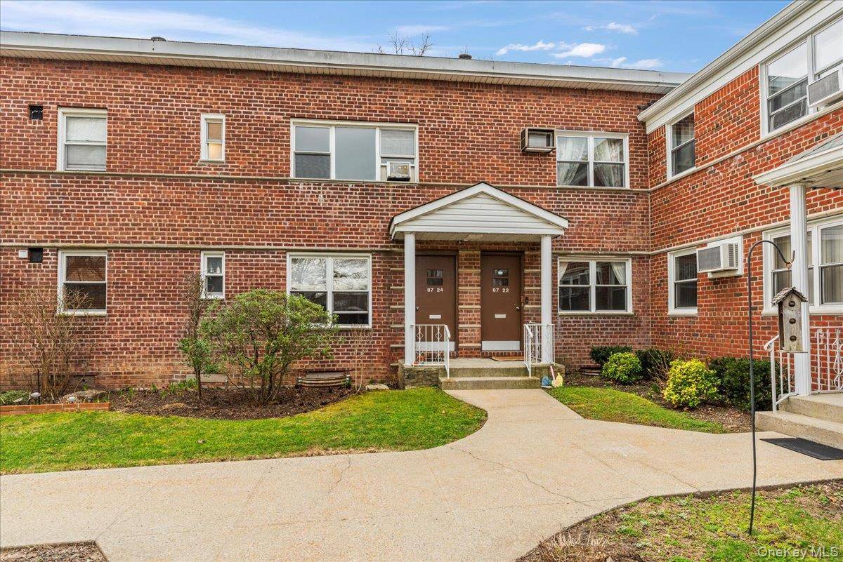 Holliswood, NY 11432,87-24 Marengo ST #2B
