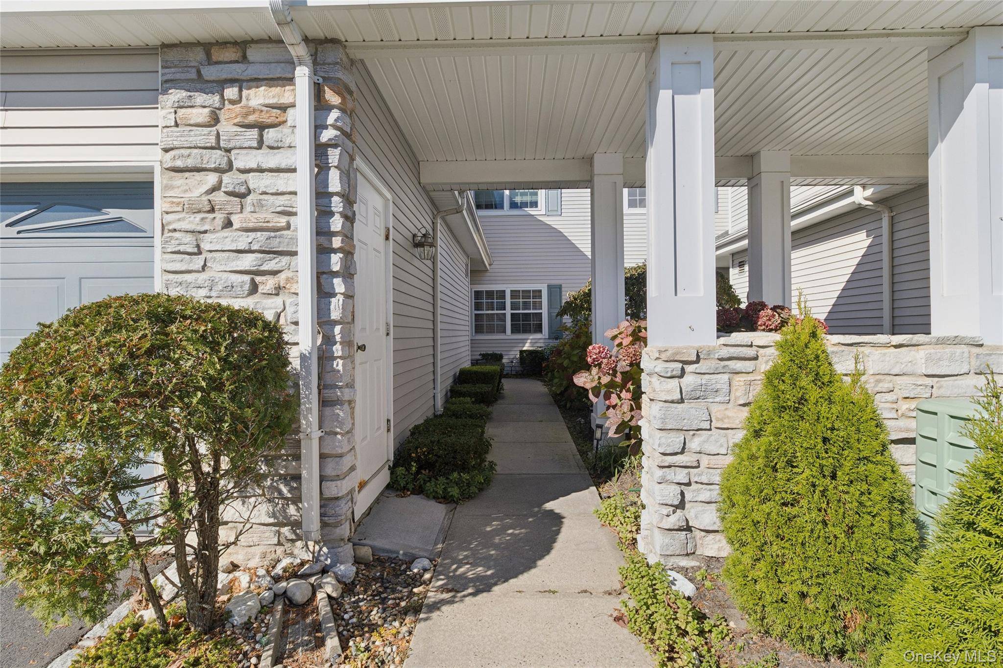 Moriches, NY 11955,546 Highland CT