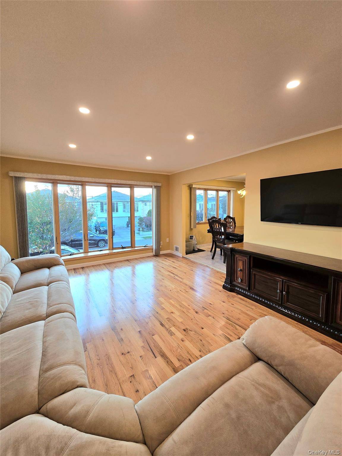 Howard Beach, NY 11414,159-27 81st Street