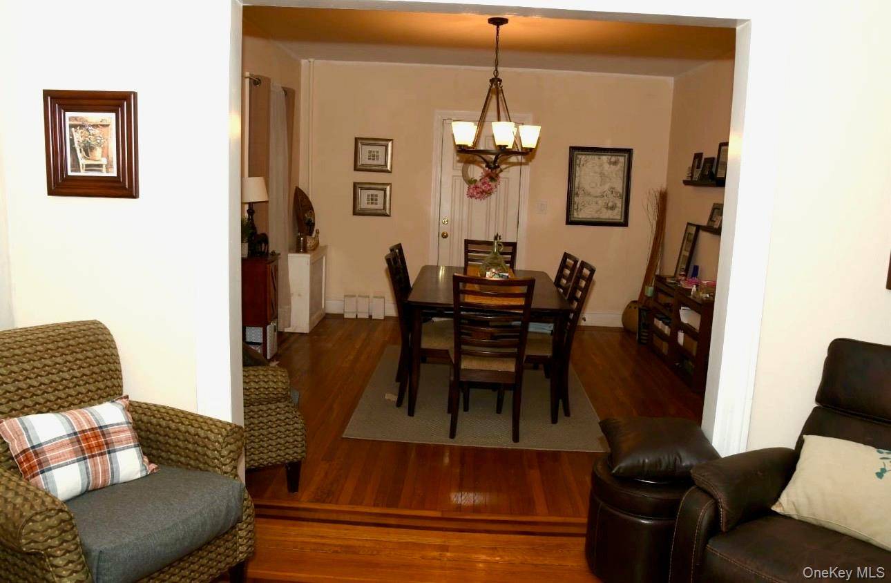 Flushing, NY 11358,43-56 168 ST