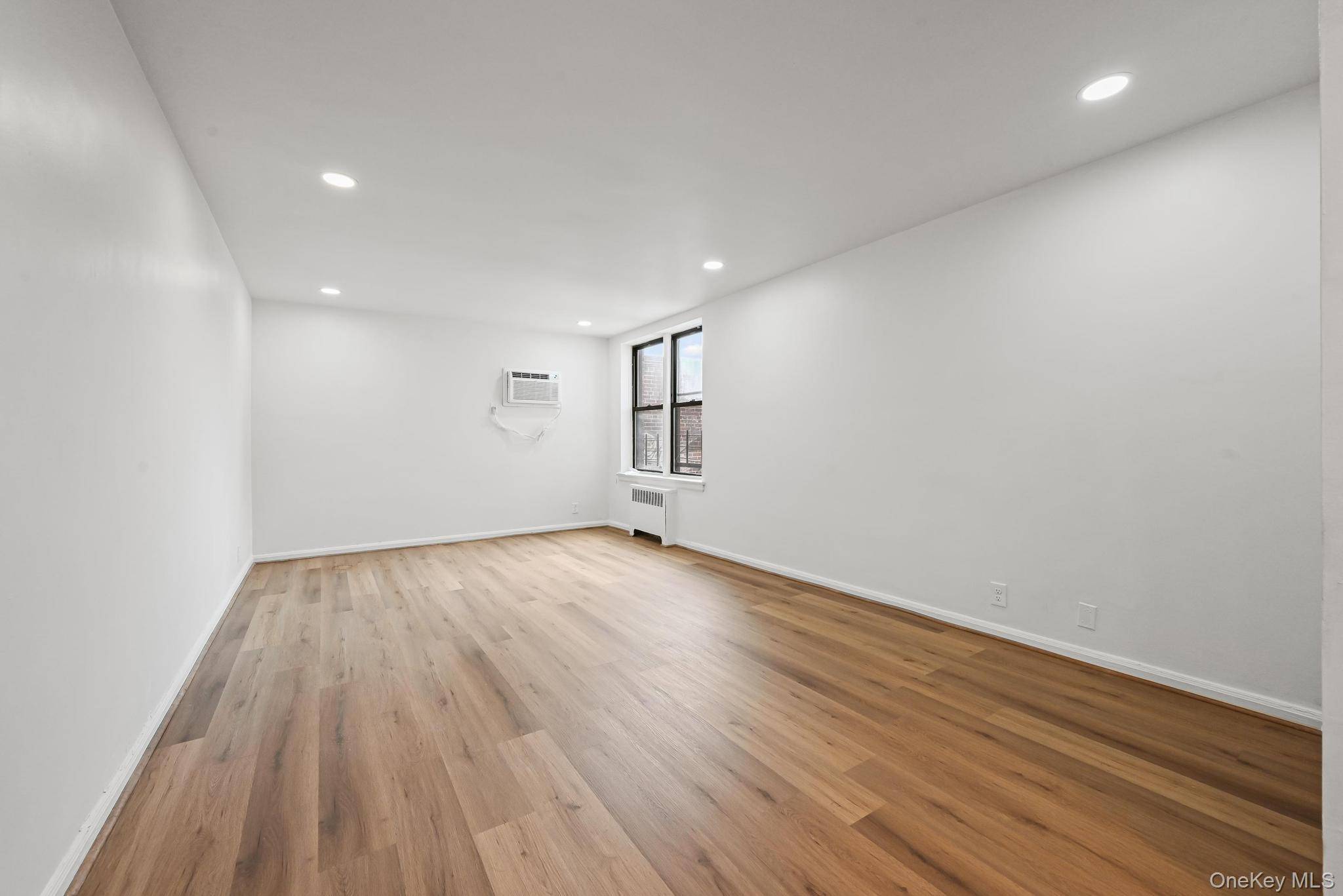 Jackson Heights, NY 11372,3751 86th ST #1L