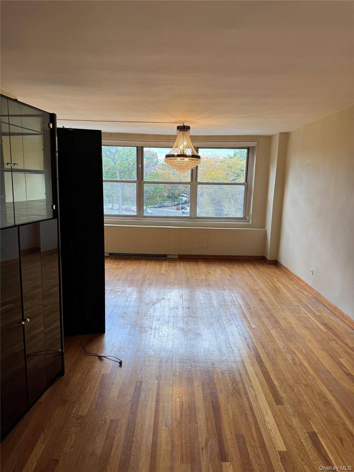 Bayside, NY 11360,211-40 18th avenue #4j