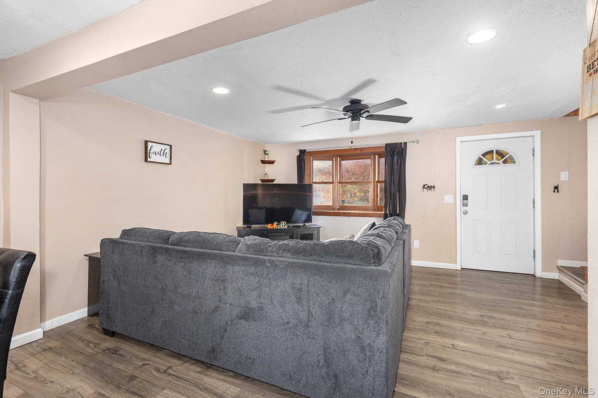 New Windsor, NY 12553,104 Riley RD