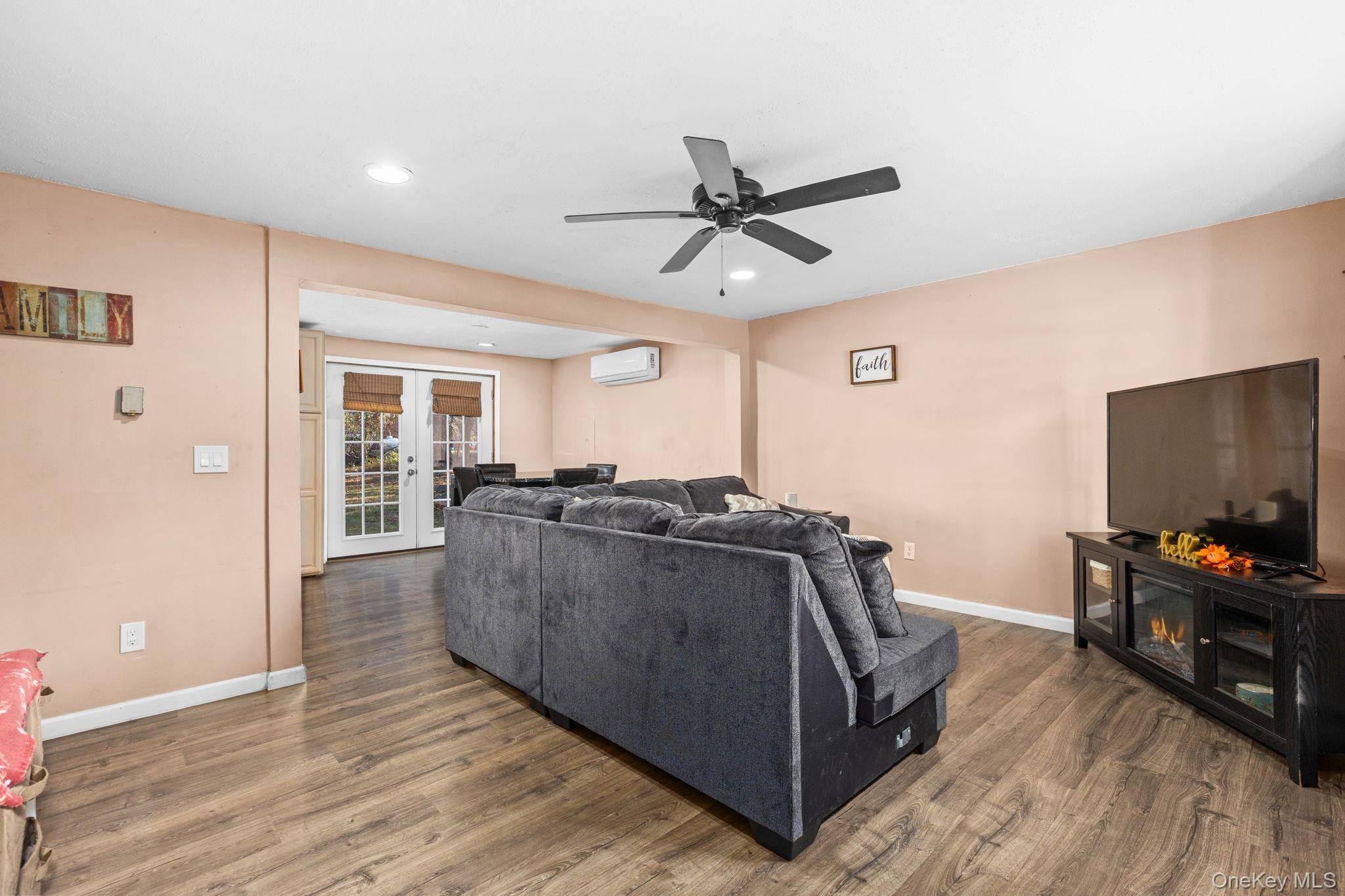 New Windsor, NY 12553,104 Riley RD