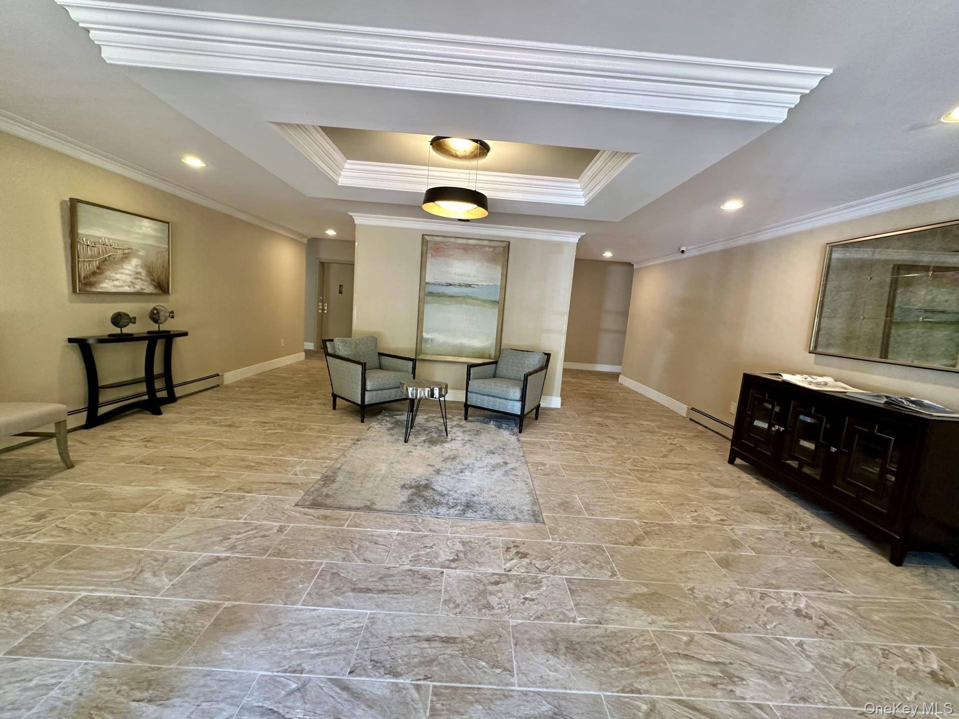 Great Neck, NY 11021,11 Wooleys LN #3A