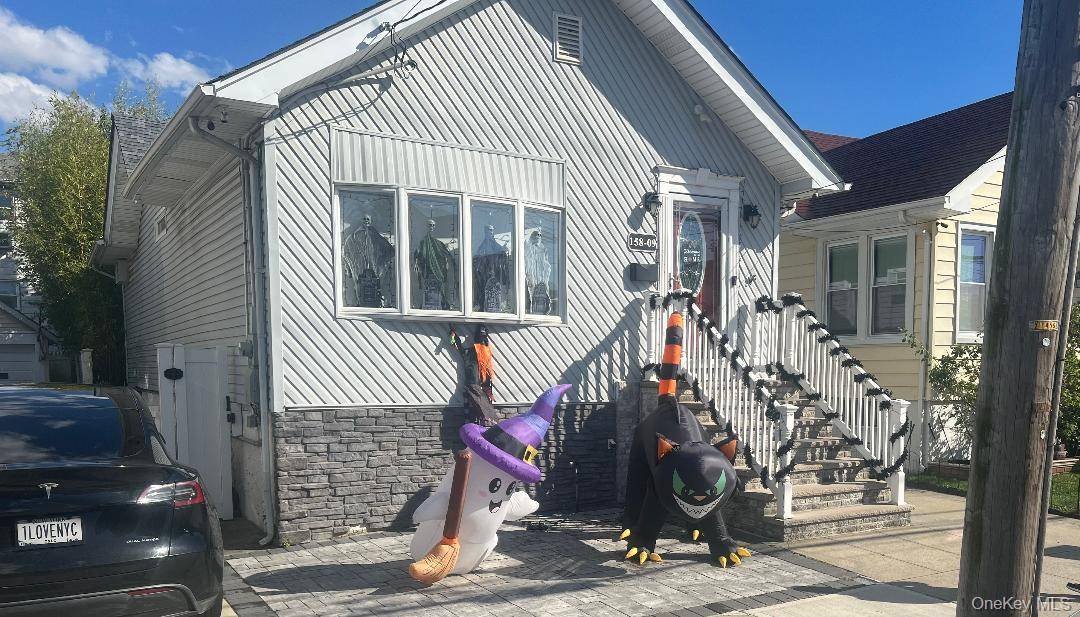 Howard Beach, NY 11414,158-09 102 ST