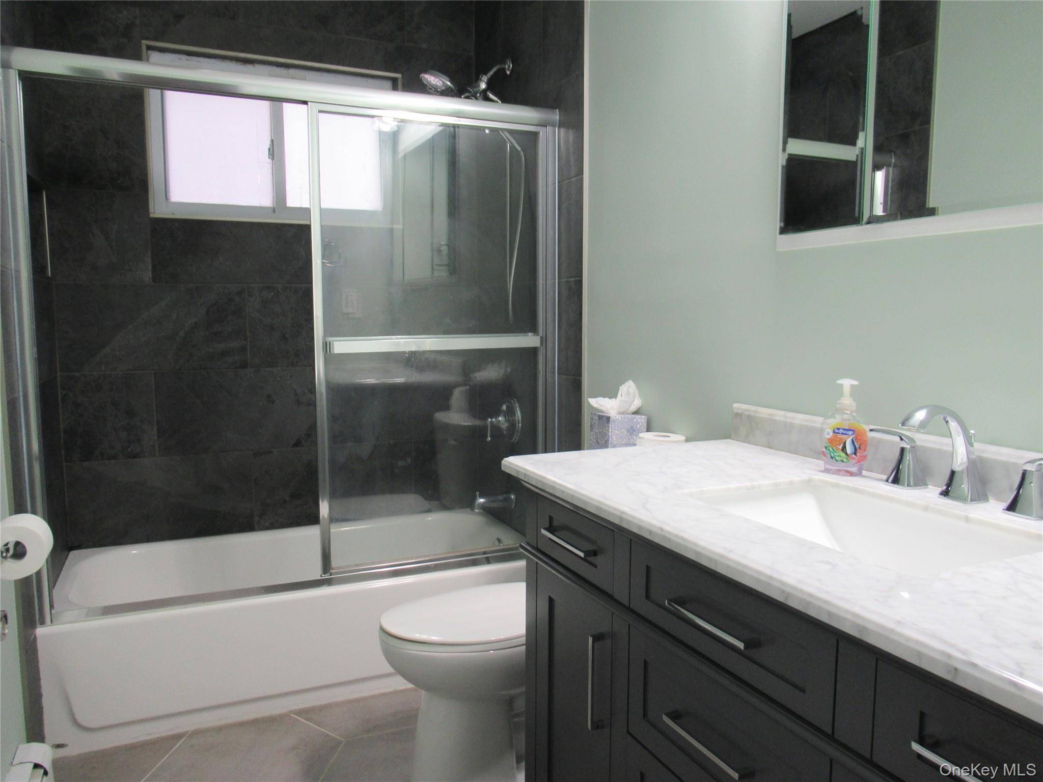 Selden, NY 11784,86 Oakdale AVE