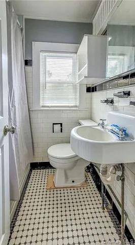 Patchogue, NY 11772,32 Carman ST