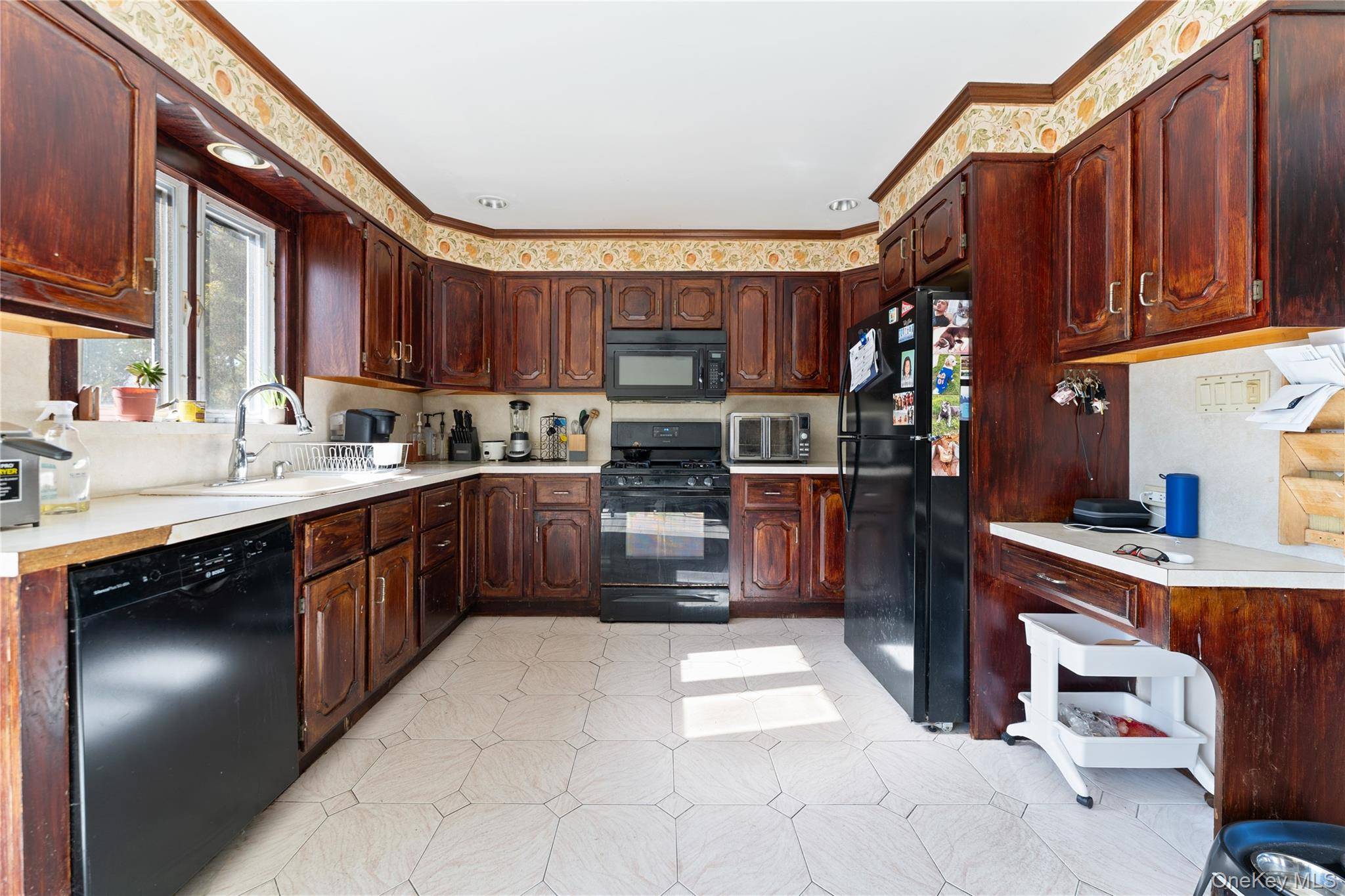 Copiague, NY 11726,90 27th ST