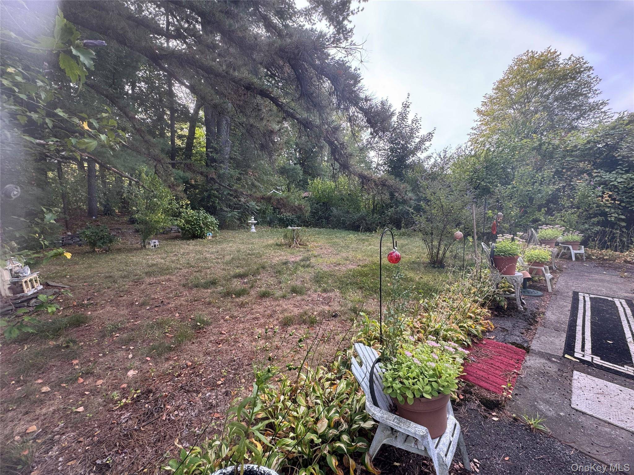 Saugerties, NY 12477,2 Cedar LN