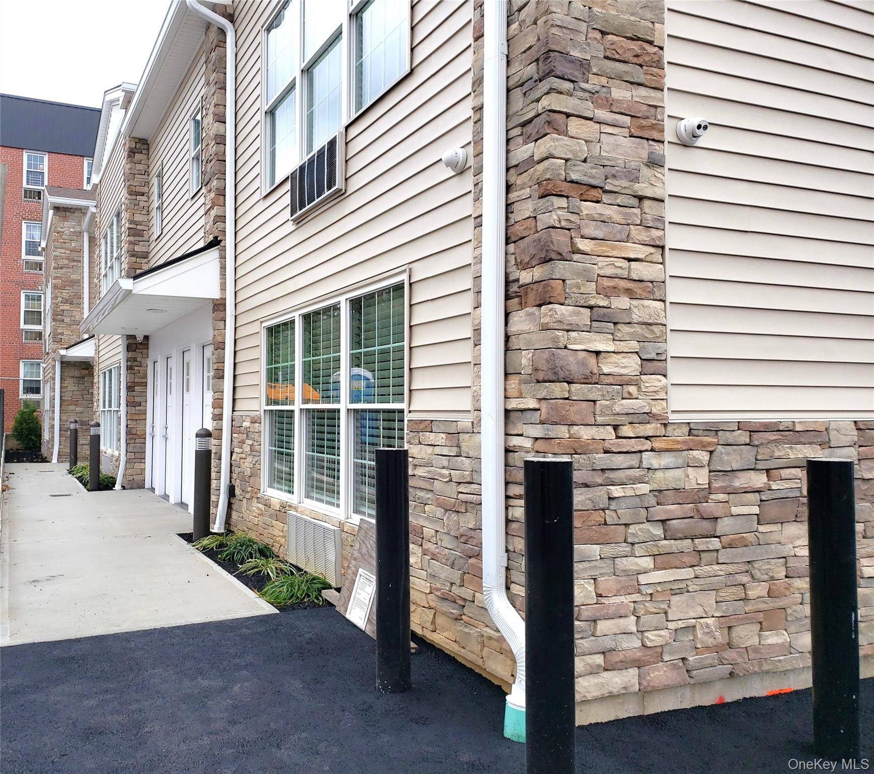 Freeport, NY 11520,71 N Main ST #F