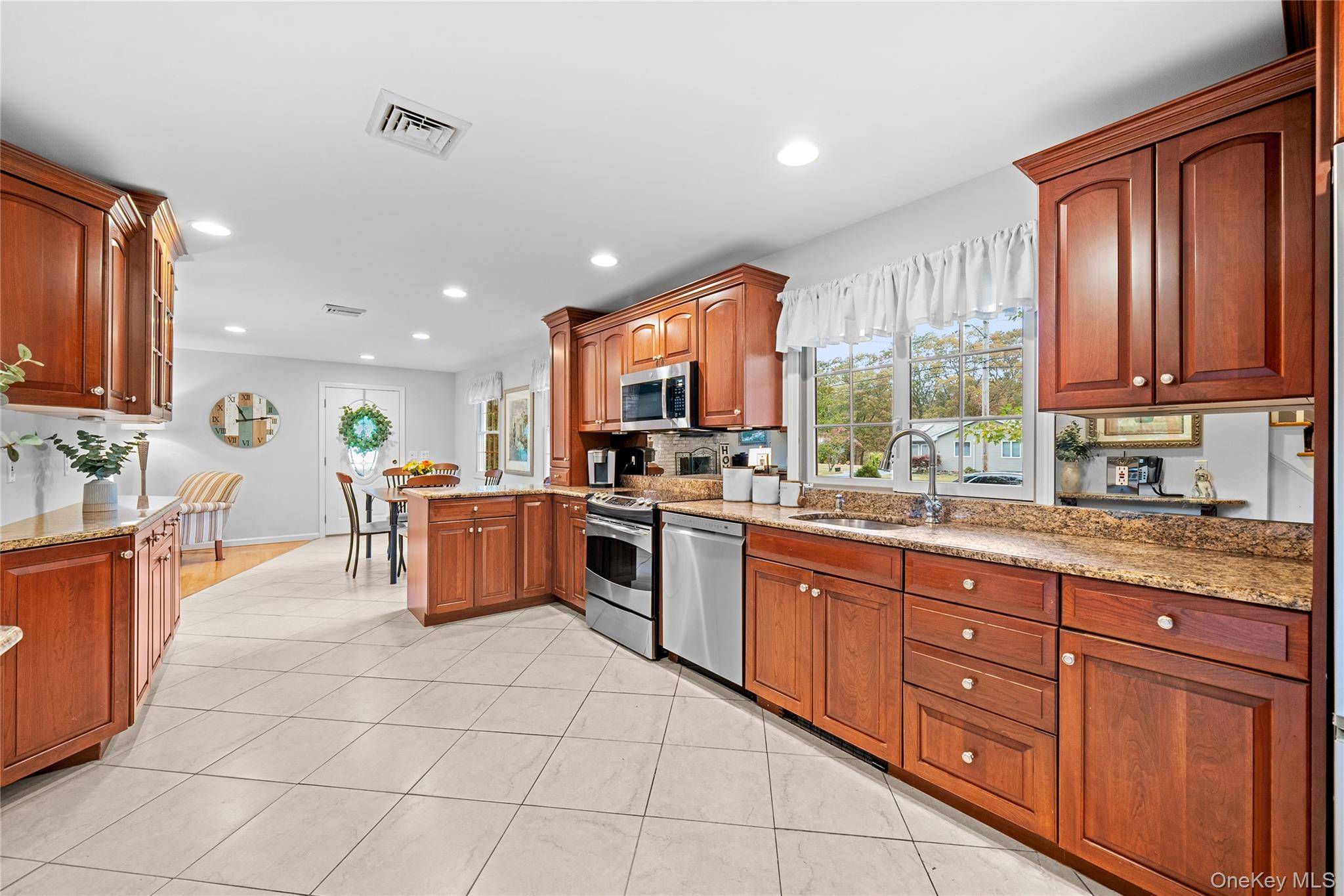 Islip, NY 11751,314 Brookville AVE